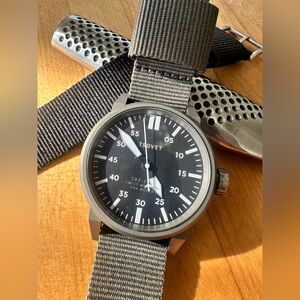 Tsovet SVT FW-44 Quartz Military-Style Black Dial Watch with 2 brand new straps